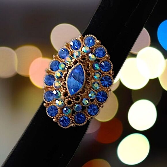 Rhinestone Large Cocktail Ring 6.75 Gold Tone Statement Medieval Mermaid Fairy. - Picture 16 of 16